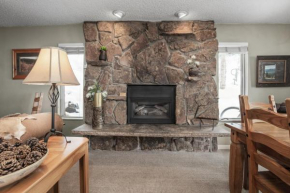 Outdoor Hot Tub, Ski right to & from your door, Private Shuttle